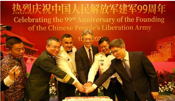 中国驻印度尼西亚使馆举行庆祝建军99周年招待会